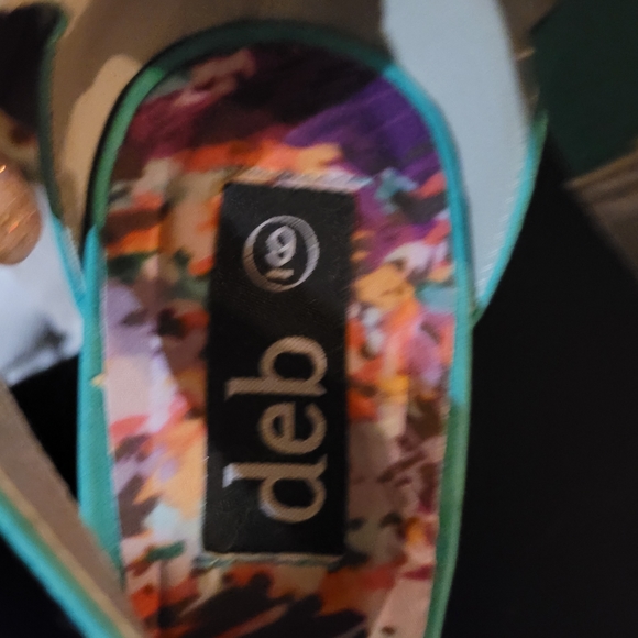 Deb Heels - Picture 7 of 9